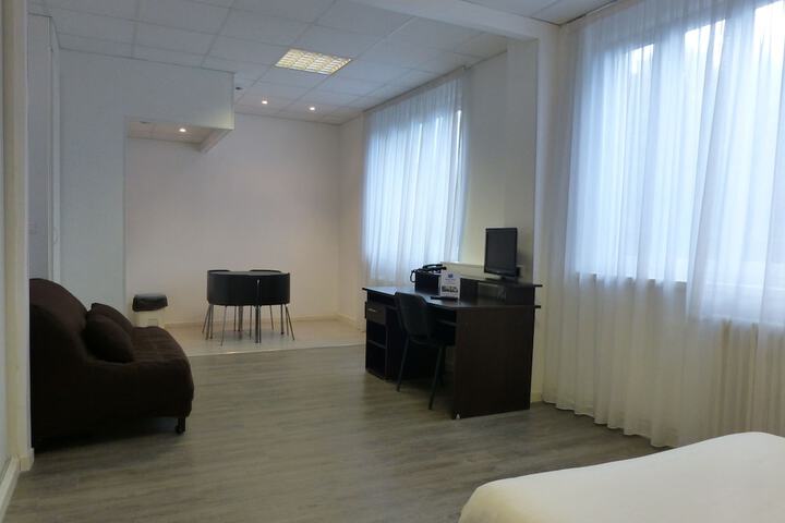 Room 3 of 34
