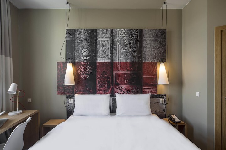 Room 21 of 50