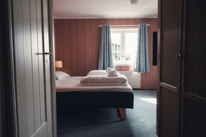 Room 13 of 26