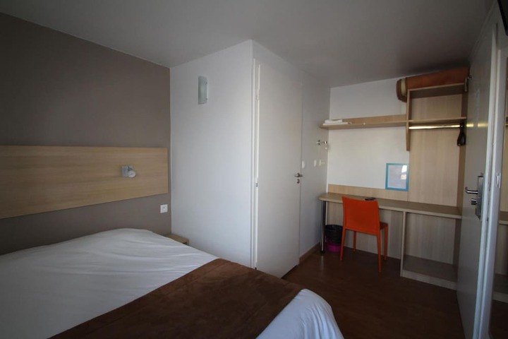 Room 26 of 60