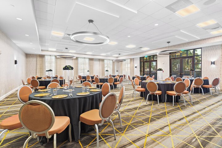 Ballroom/Hall 48 of 63