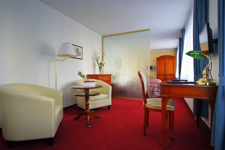 Room 19 of 33