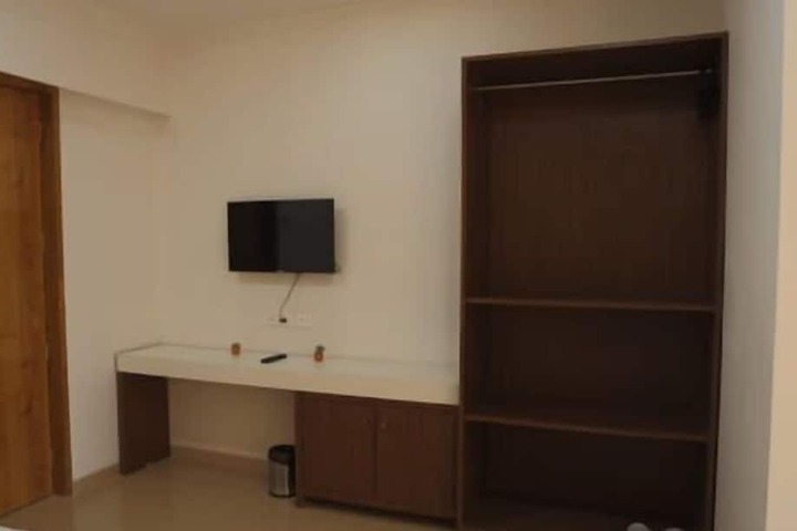 Room 3 of 8