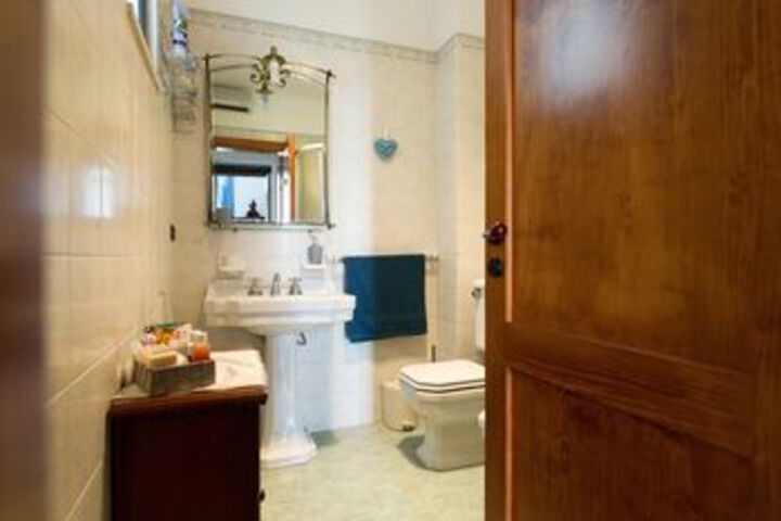 Room 2 of 22