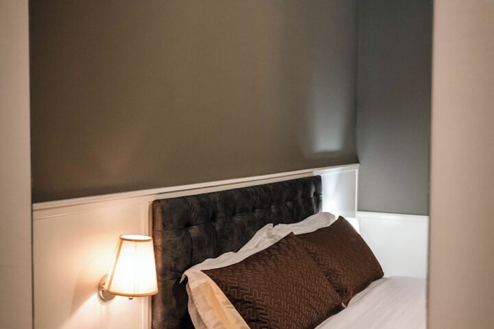 Room 52 of 188