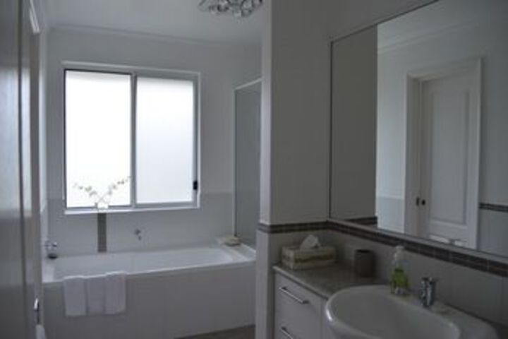 Room 4 of 32