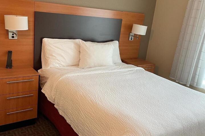 Studio Accessible 2 Queen Beds (7 of 10)