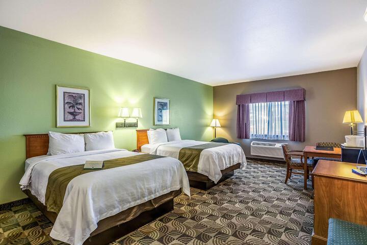2 Queen Beds (6 of 9)