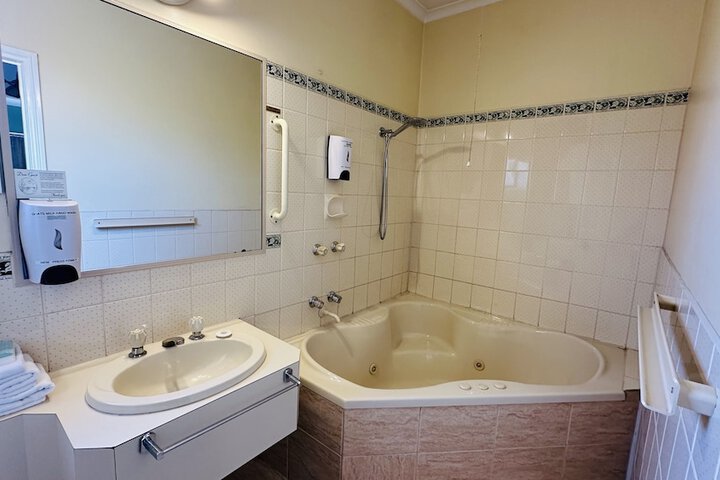 Room 13 of 21