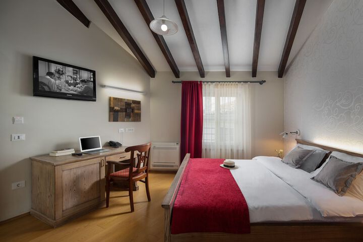 Room 18 of 61