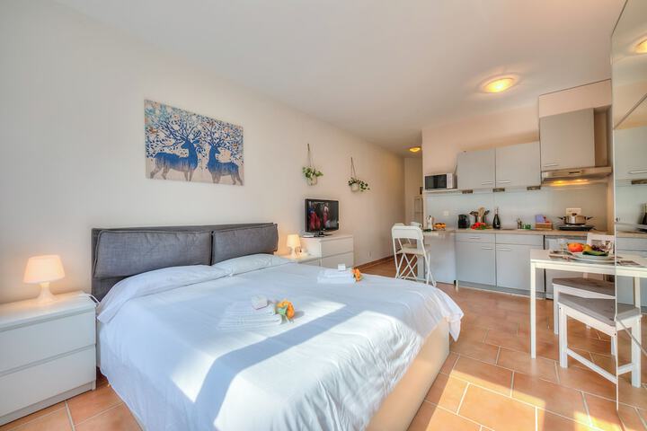 Room 3 of 51