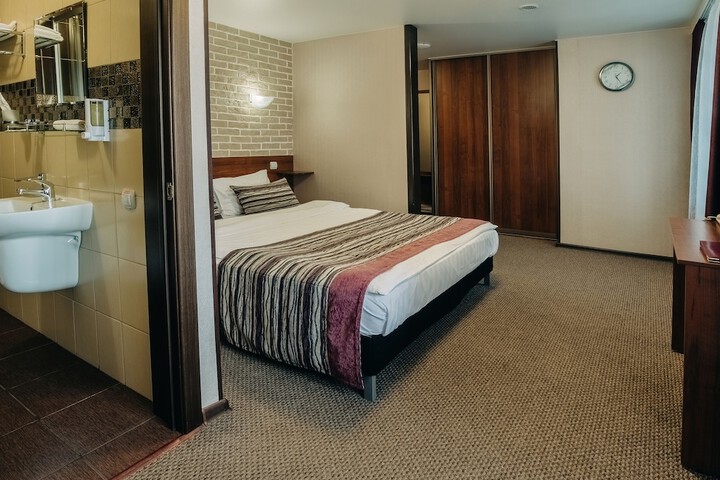 Room 13 of 94