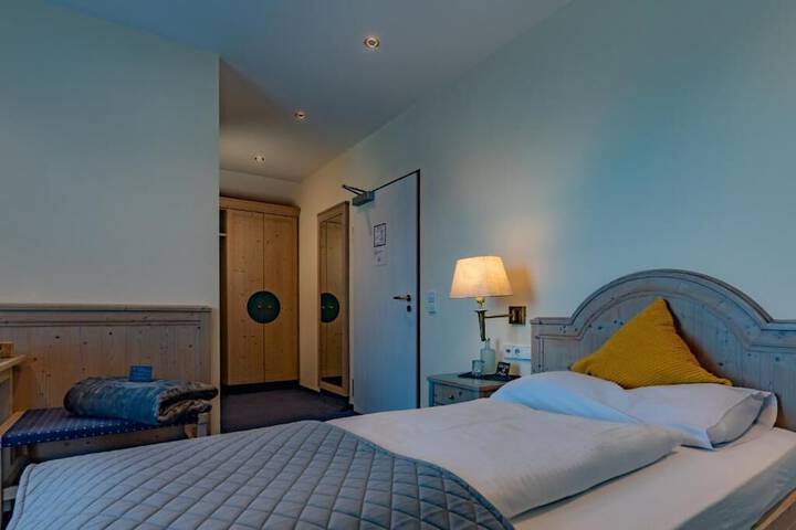 Room 4 of 23