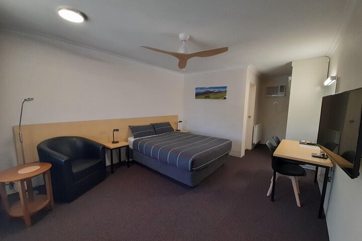 Room 5 of 6