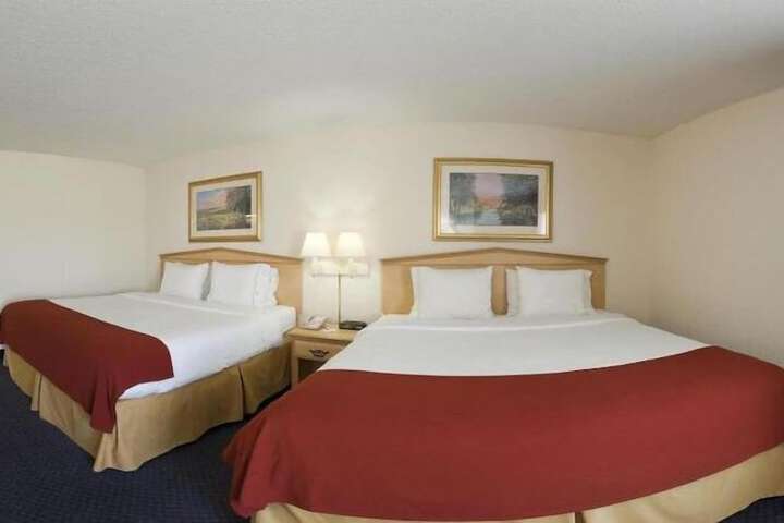 Quadruple King Size Bed (15 of 15)
