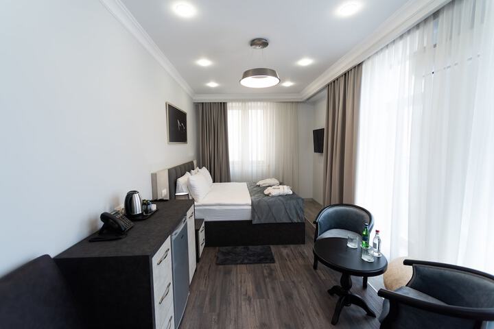 Room 3 of 131