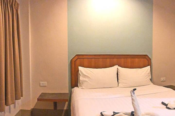 Room 5 of 40