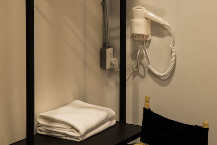 Room 27 of 142