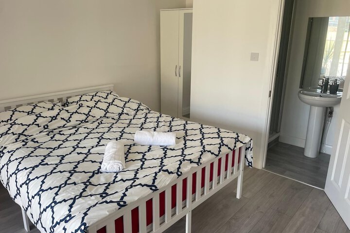 Room 9 of 18