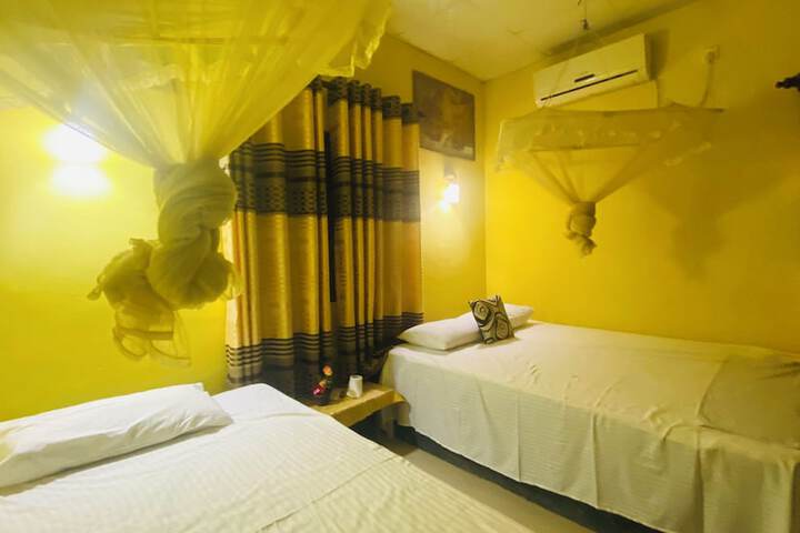 Room 4 of 37