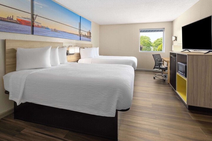 2 Double Beds (3 of 6)