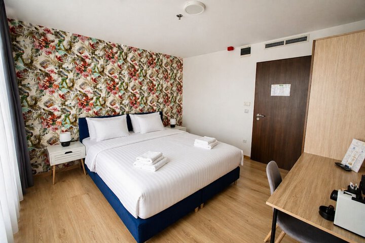Room 28 of 118
