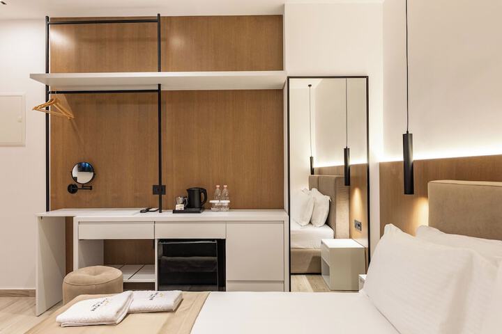 Room 90 of 244