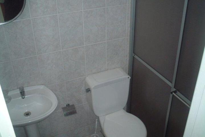 Room 6 of 9