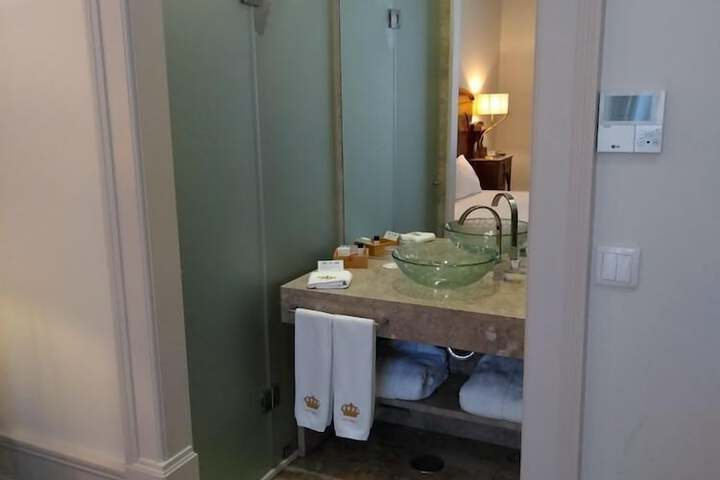 Room 16 of 29
