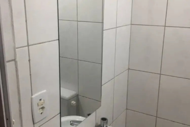 Room 7 of 12