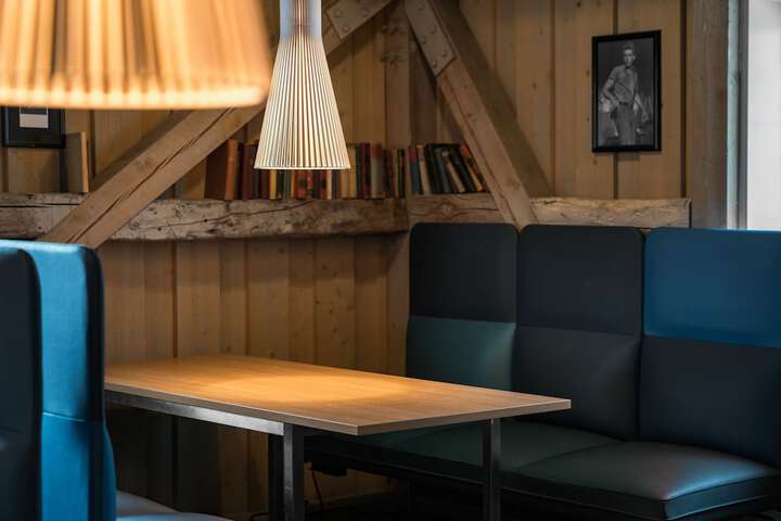 Lounge 69 of 84