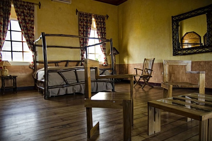 Room 8 of 77