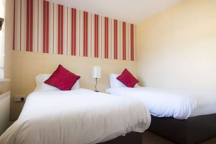 Room 2 of 219
