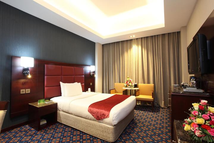 Room 6 of 32