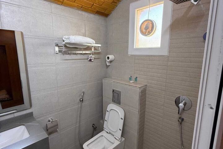 Room 6 of 22