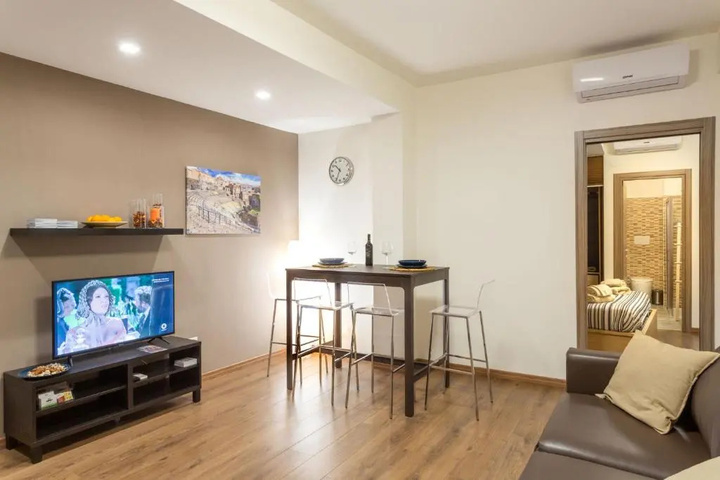 Room 4 of 10