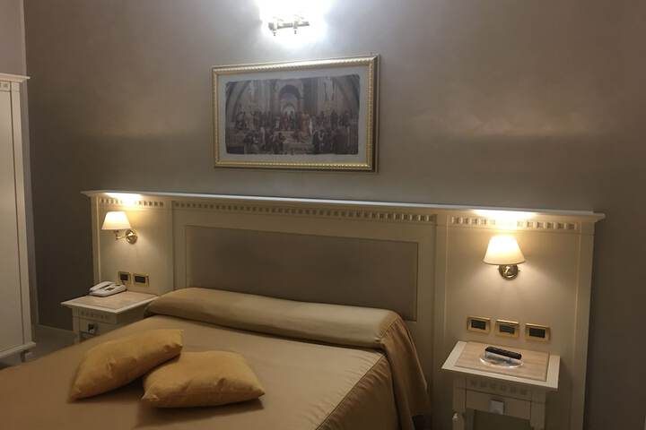 Room 25 of 188