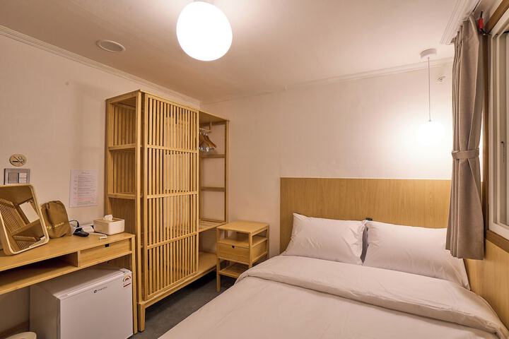 Room 9 of 26