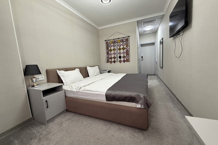 Room 13 of 33