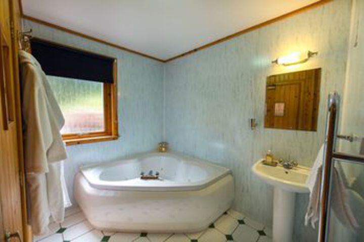 Room 2 of 15