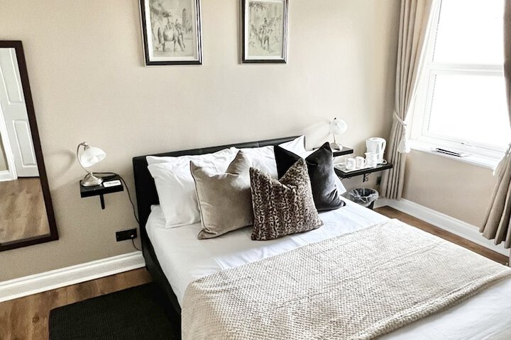 Room 13 of 74