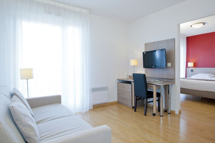 Room 11 of 25