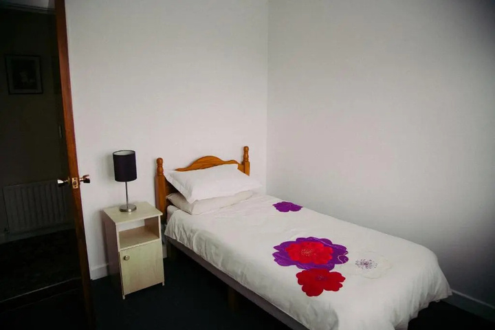 Room 3 of 10