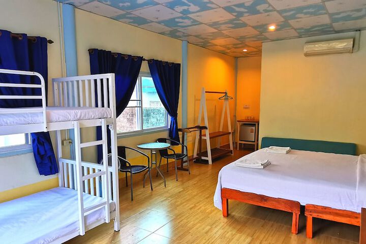 Room 18 of 118