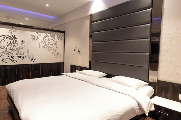 Room 10 of 108