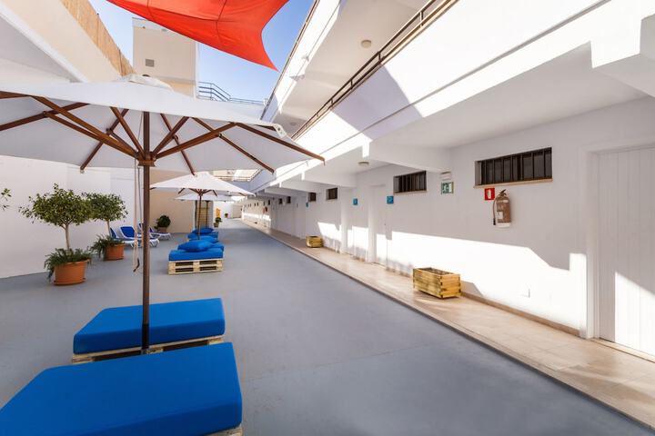 Sundeck 32 of 33