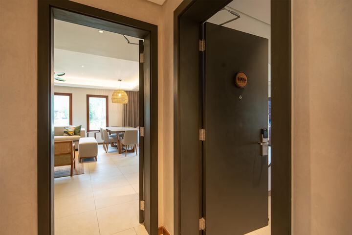 Room 8 of 221