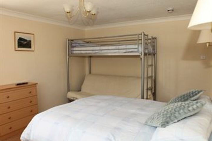 Room 5 of 10