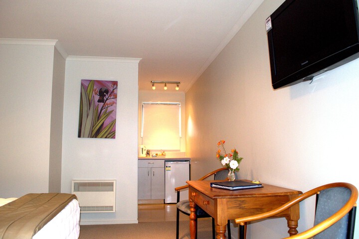Room 4 of 188