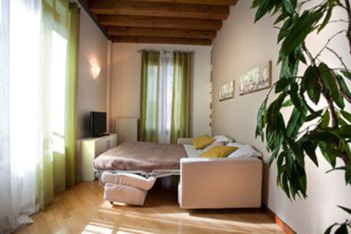 Room 5 of 14